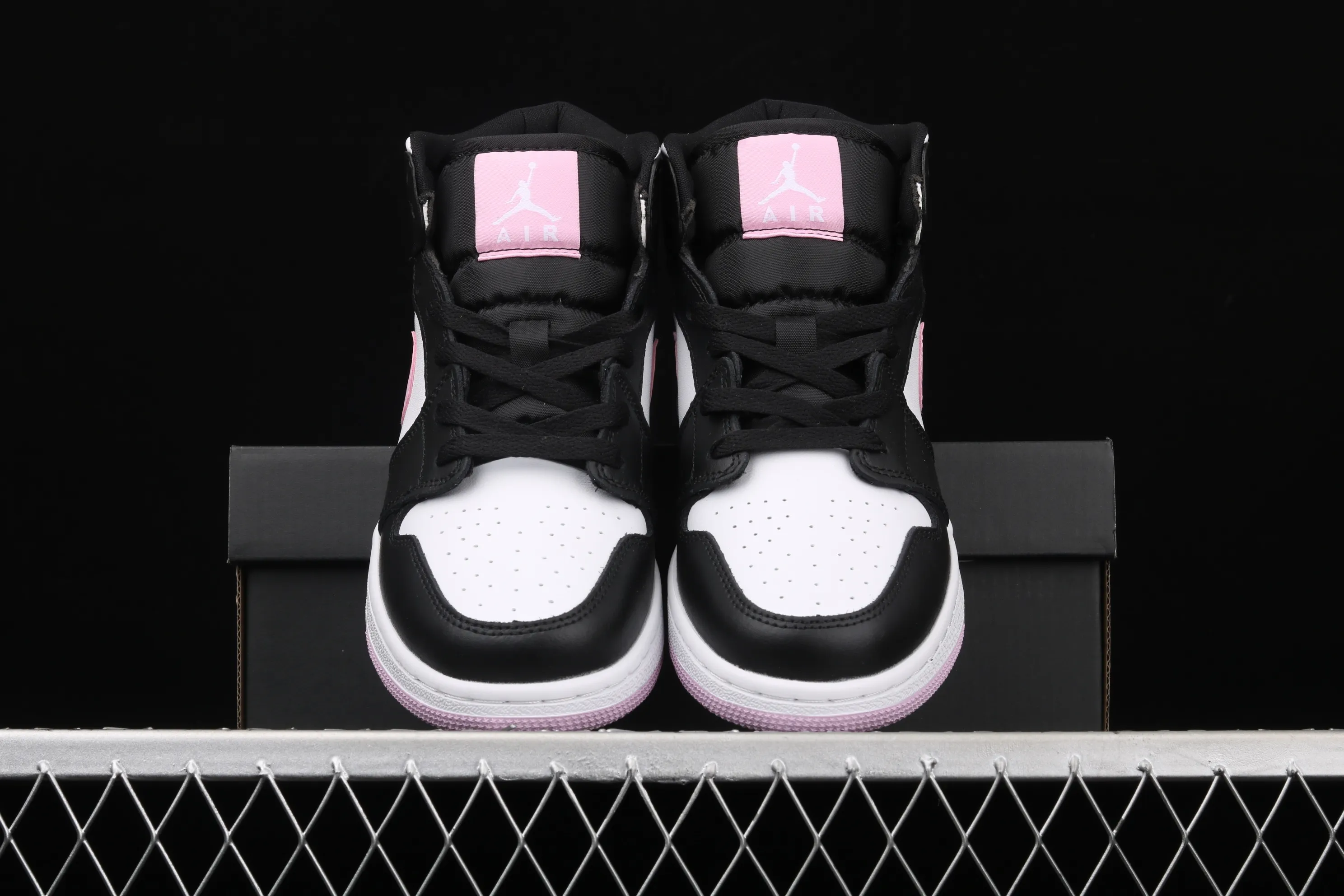 All categories Air Jordan Jordan series basketball shoes Air Jordan 1 Mid Air Jordan 1 Mid GS AJ1 Joe 1 China Pink White Panda 555112-103